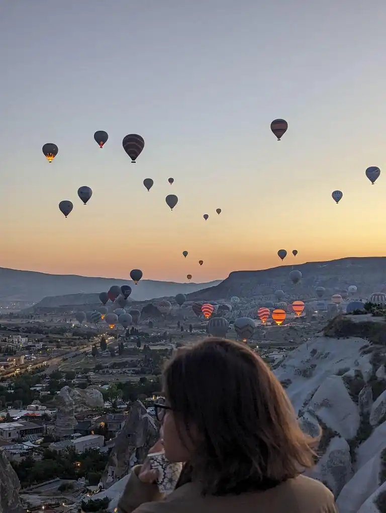 Ellie looking at hot air balloons in Turkey