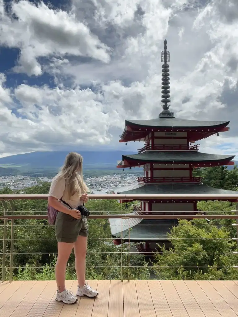Erin Leckie in Japan